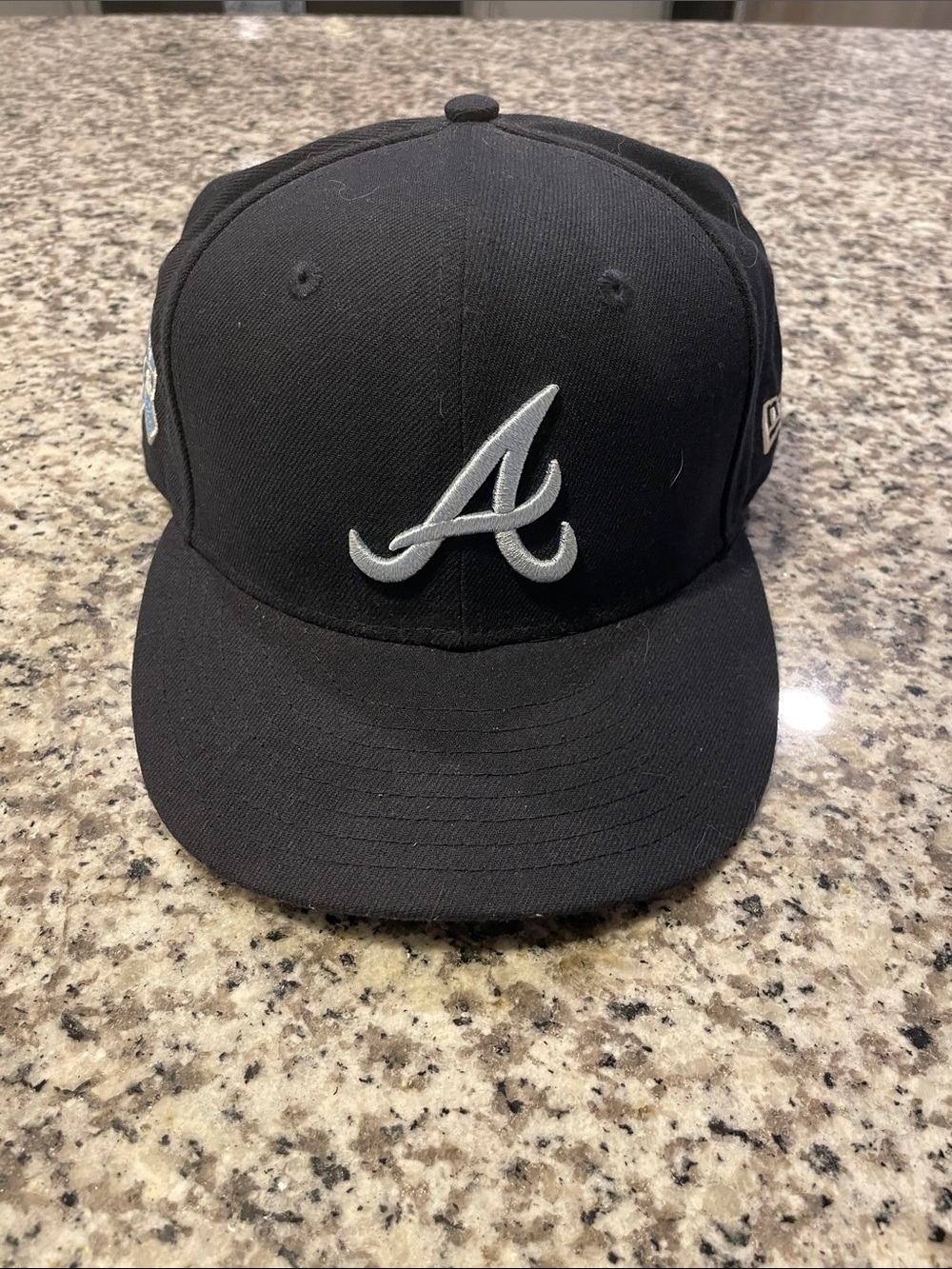 Atlanta Braves Fathers Day LIMITED EDITION New Era Navy Cap with ribbon: 7 3/8